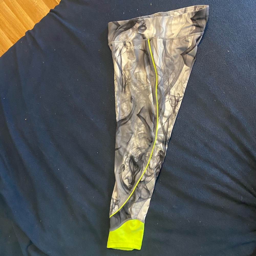 Workout Capris - Picture 3 of 6